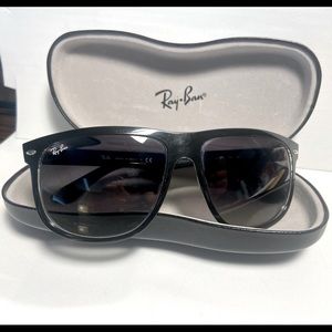 NEW RAY-BAN RB4147 sunglasses with case